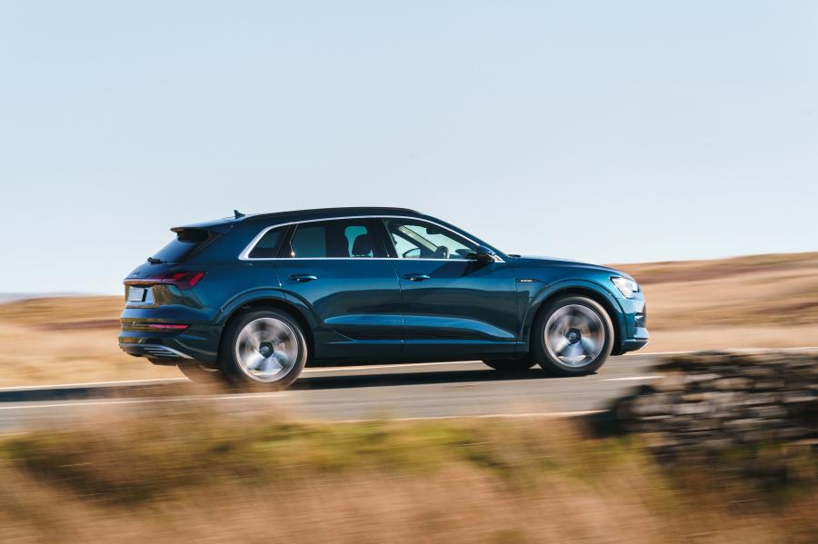  Audi e-tron 55 Quattro 2019 года  (UK) (фото 32 из 40)
